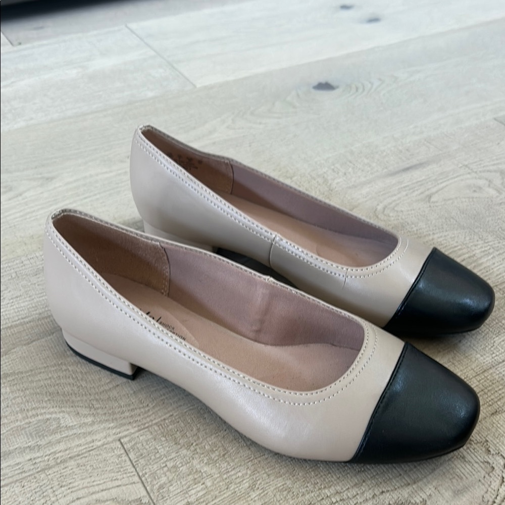 Elegant Beige and Black Women's Flats